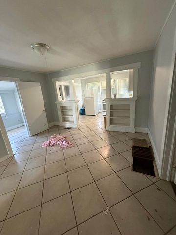 1634 N Rogers Avenue, Springfield, MO 65803
