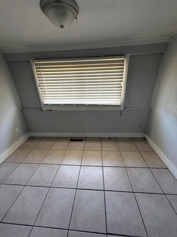1634 N Rogers Avenue, Springfield, MO 65803