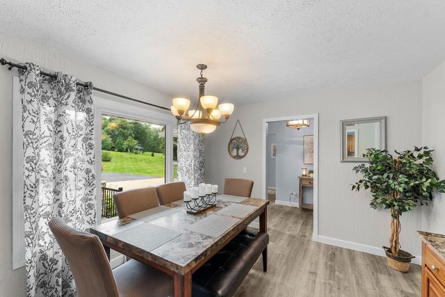 2260 Tara Lane, Leclaire, IA 52723