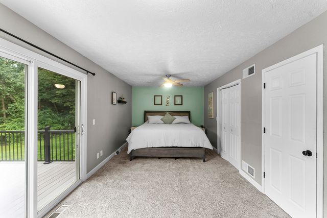 2260 Tara Lane, Leclaire, IA 52723