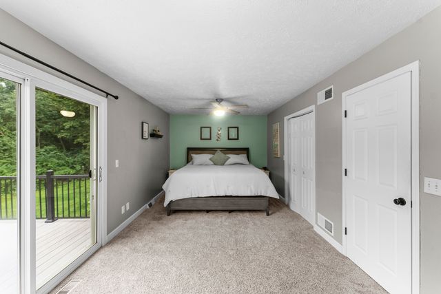 2260 Tara Lane, Leclaire, IA 52723