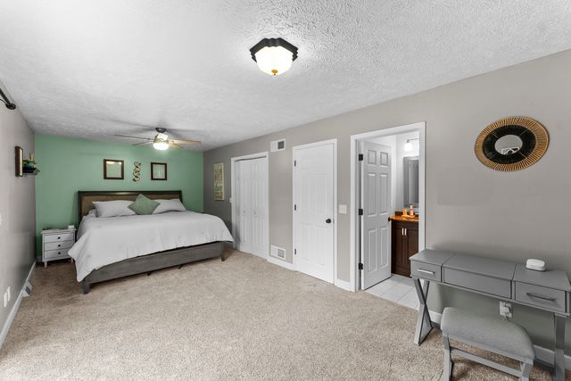 2260 Tara Lane, Leclaire, IA 52723