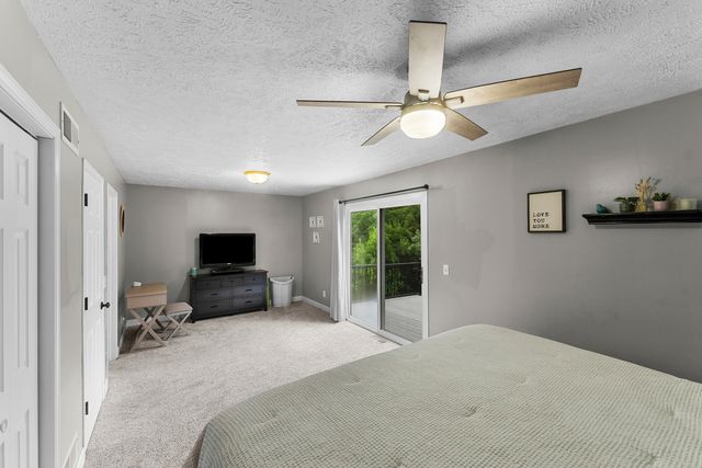 2260 Tara Lane, Leclaire, IA 52723