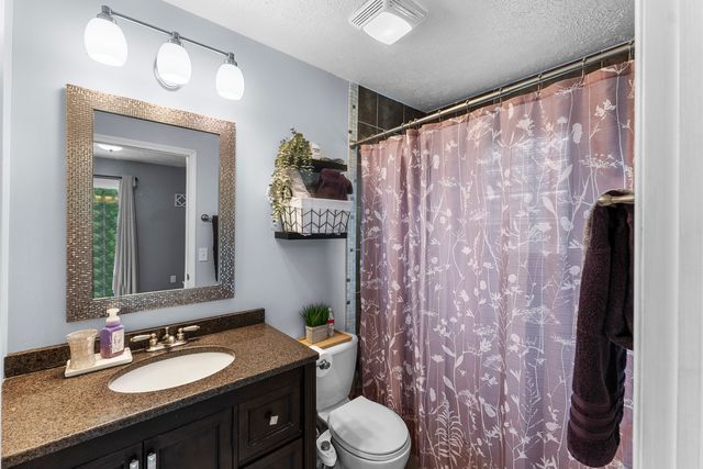 2260 Tara Lane, Leclaire, IA 52723