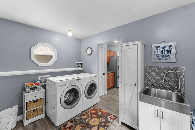 2260 Tara Lane, Leclaire, IA 52723