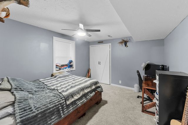 2260 Tara Lane, Leclaire, IA 52723