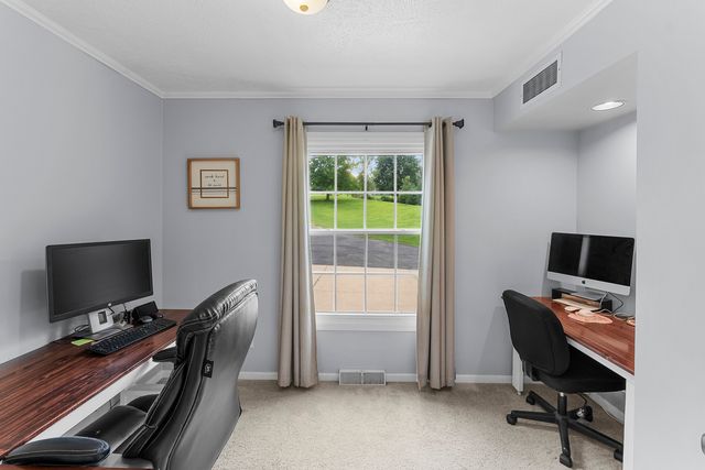 2260 Tara Lane, Leclaire, IA 52723