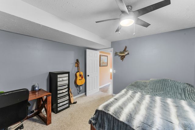 2260 Tara Lane, Leclaire, IA 52723