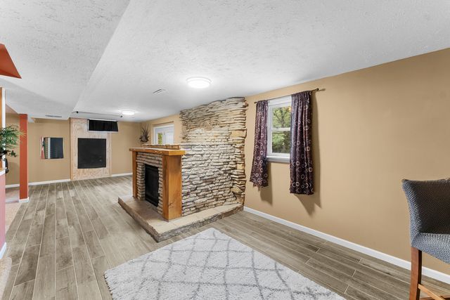 2260 Tara Lane, Leclaire, IA 52723