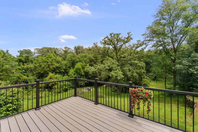 2260 Tara Lane, Leclaire, IA 52723