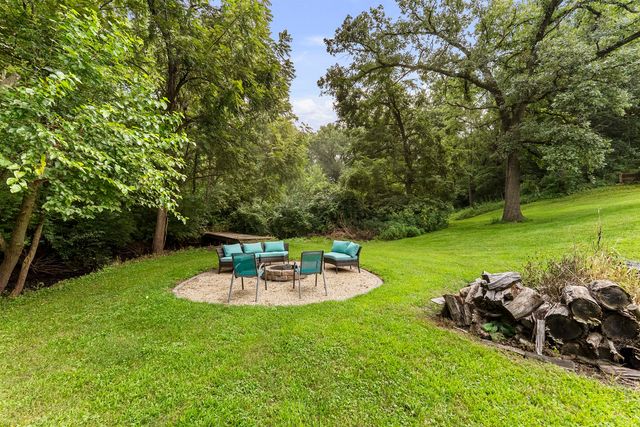 2260 Tara Lane, Leclaire, IA 52723