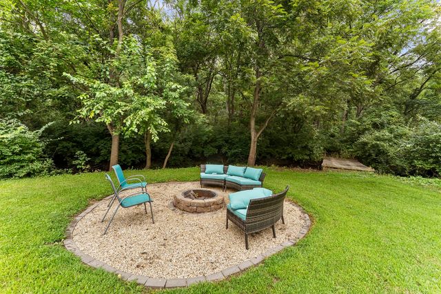 2260 Tara Lane, Leclaire, IA 52723