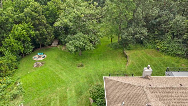 2260 Tara Lane, Leclaire, IA 52723