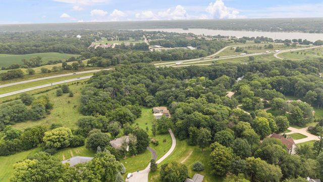 2260 Tara Lane, Leclaire, IA 52723