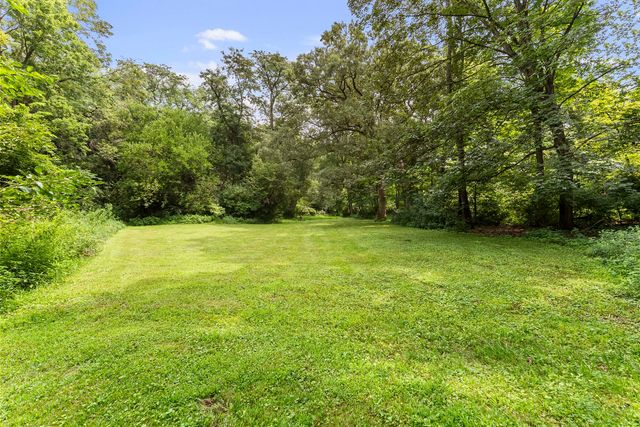 2260 Tara Lane, Leclaire, IA 52723