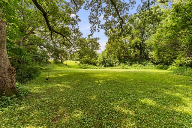 2260 Tara Lane, Leclaire, IA 52723