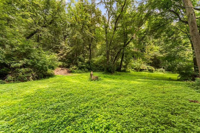2260 Tara Lane, Leclaire, IA 52723