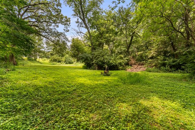 2260 Tara Lane, Leclaire, IA 52723