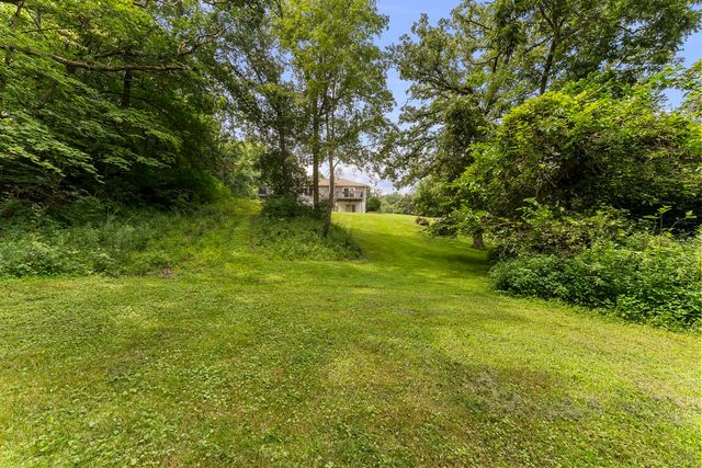 2260 Tara Lane, Leclaire, IA 52723