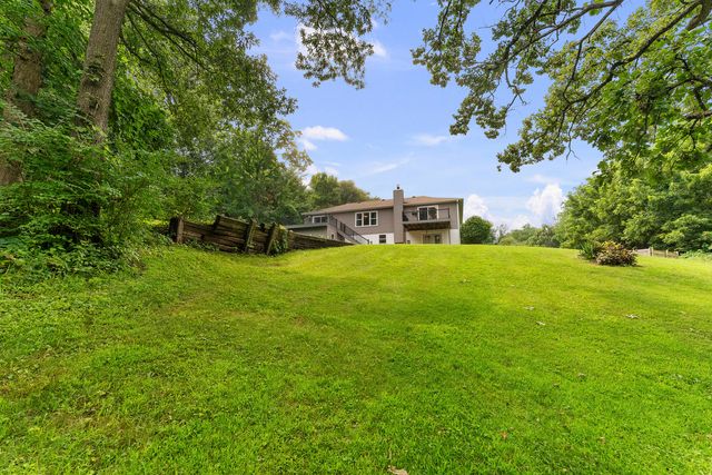 2260 Tara Lane, Leclaire, IA 52723