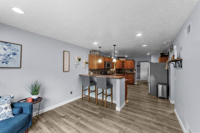 2260 Tara Lane, Leclaire, IA 52723