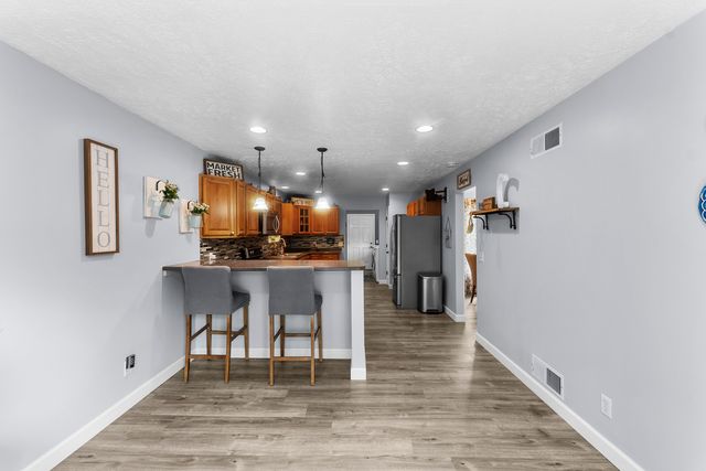 2260 Tara Lane, Leclaire, IA 52723