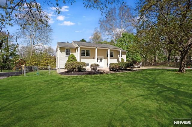 26 Meslar Road, Morris Township, NJ 07950