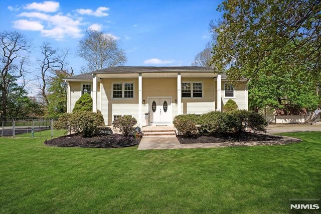 26 Meslar Road, Morris Township, NJ 07950