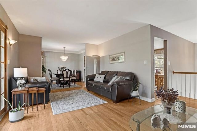 26 Meslar Road, Morris Township, NJ 07950
