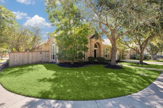 2701 Greenblade Court, Pearland, TX 77584