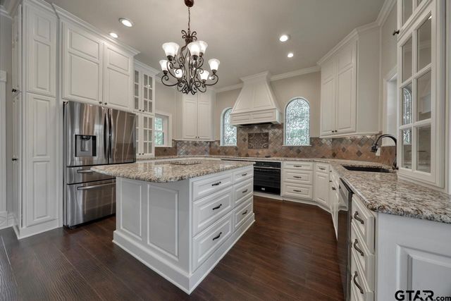 1881 Valley View Lane, Tyler, TX 75703