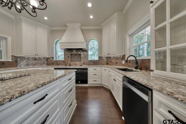 1881 Valley View Lane, Tyler, TX 75703