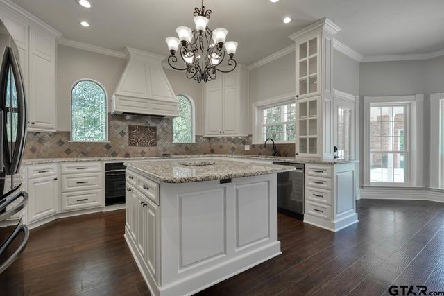 1881 Valley View Lane, Tyler, TX 75703