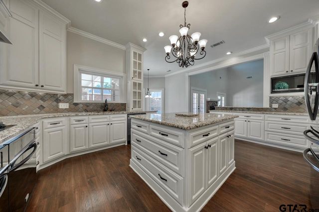 1881 Valley View Lane, Tyler, TX 75703