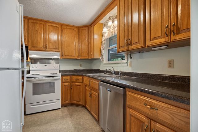 11 Awi Trail, Cherokee Village, AR 72529