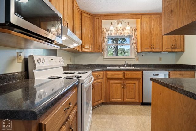 11 Awi Trail, Cherokee Village, AR 72529