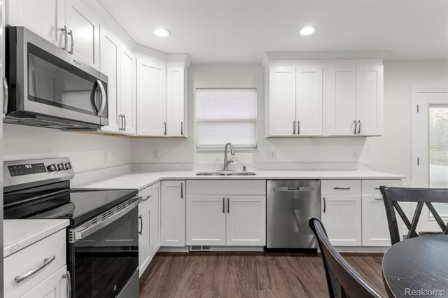 28202 Fortson Lane, Inkster, MI 48141