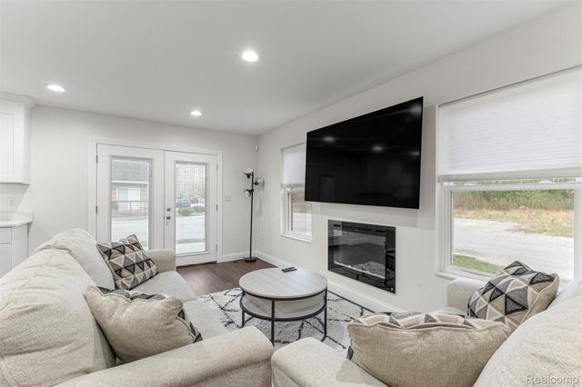 28202 Fortson Lane, Inkster, MI 48141