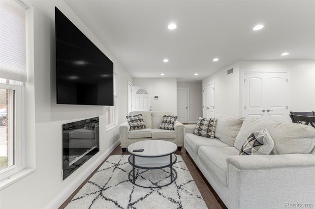 28202 Fortson Lane, Inkster, MI 48141