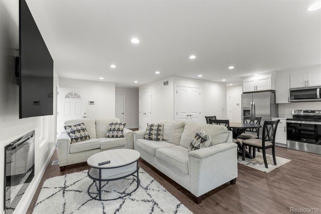 28202 Fortson Lane, Inkster, MI 48141