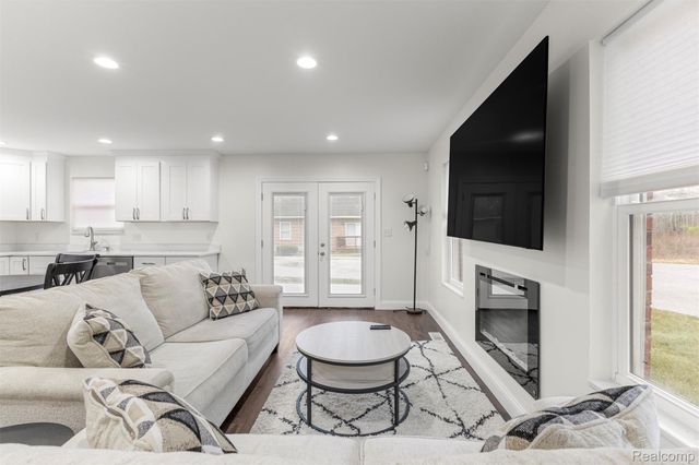 28202 Fortson Lane, Inkster, MI 48141