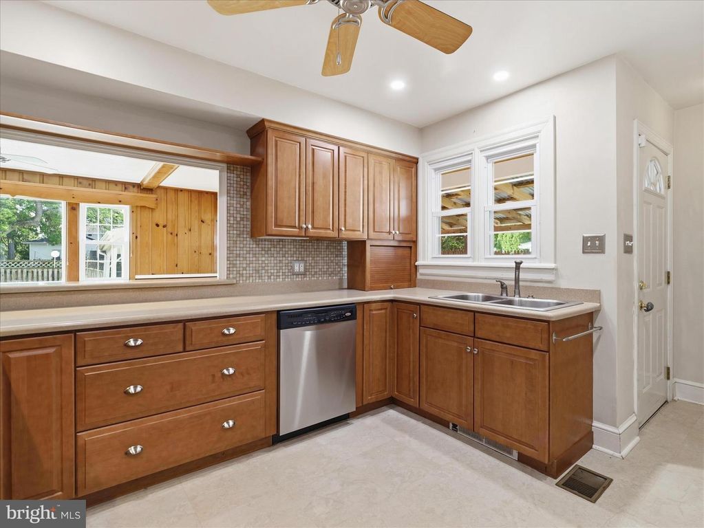 Image 10 of property listing at 1148 HAMILTON BLVD, Hagerstown, MD 21742