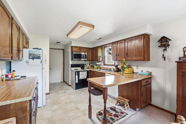 1725 Cambrian Place, Fort Wayne, IN 46804