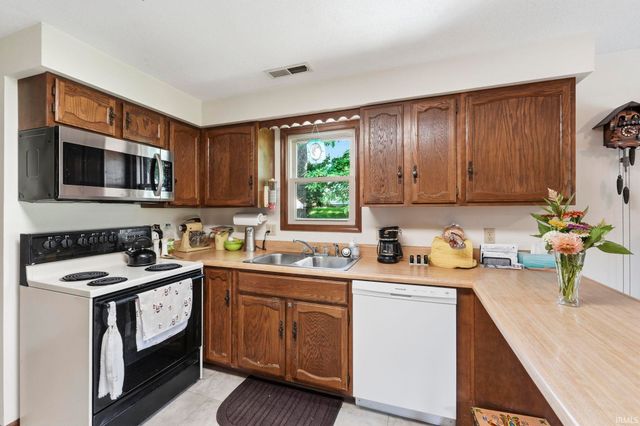 1725 Cambrian Place, Fort Wayne, IN 46804