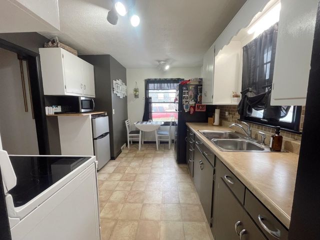 724 E Republic Ave, Salina, KS 67401