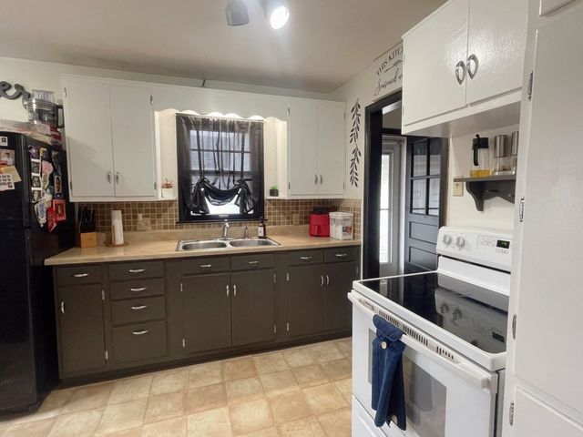 724 E Republic Ave, Salina, KS 67401