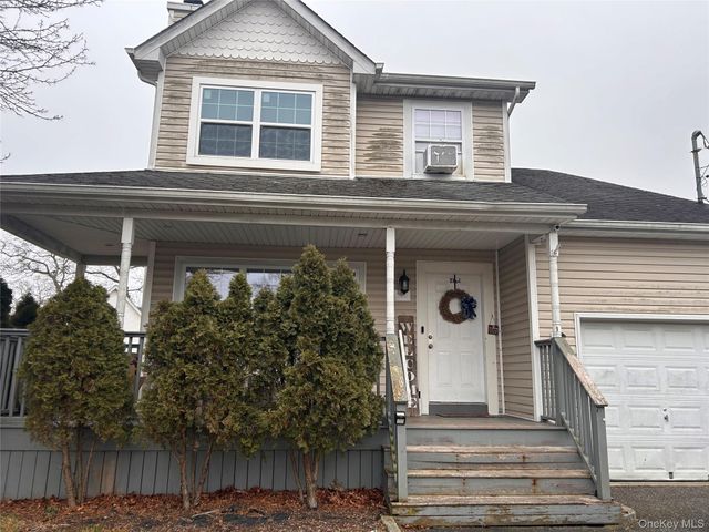 194 E Parkview Drive, Shirley, NY 11967