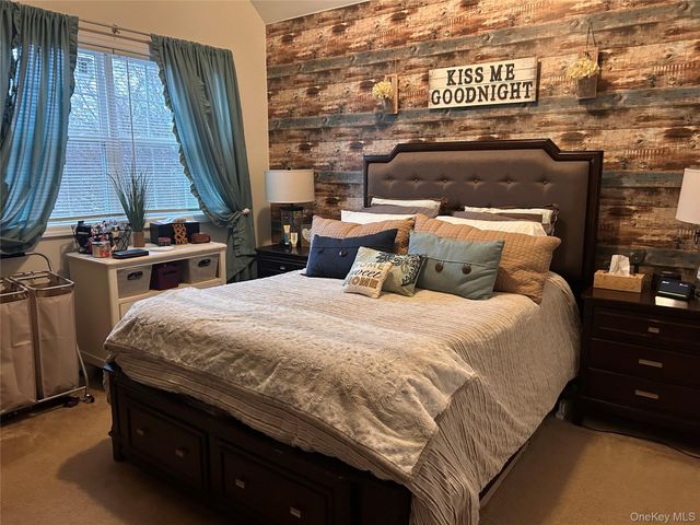 194 E Parkview Drive, Shirley, NY 11967