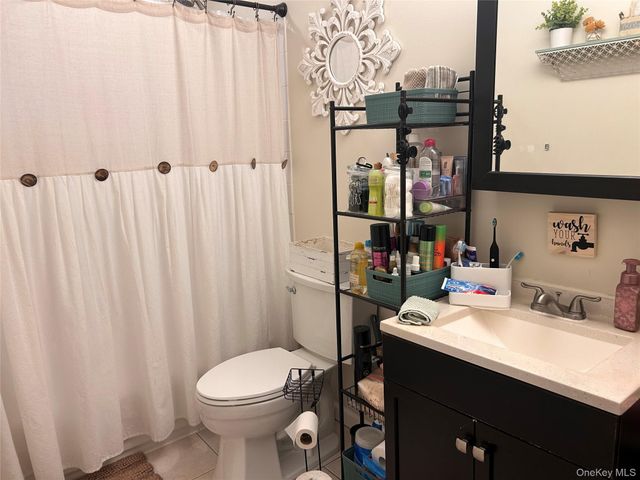 194 E Parkview Drive, Shirley, NY 11967