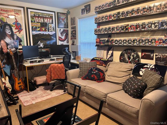 194 E Parkview Drive, Shirley, NY 11967